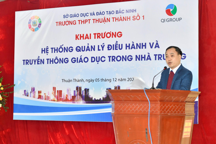 Thầy Lê Nho Duy - Phó Hiệu trưởng Trường Trung học phổ thông Thuận Thành số 1 tỉnh Bắc Ninh phát biểu trong Lễ Khai trương. (Ảnh: Mai Huệ). Thầy Lê Nho Duy - Phó Hiệu trưởng Trường Trung học phổ thông Thuận Thành số 1 tỉnh Bắc Ninh phát biểu trong Lễ Khai trương. (Ảnh: Mai Huệ).