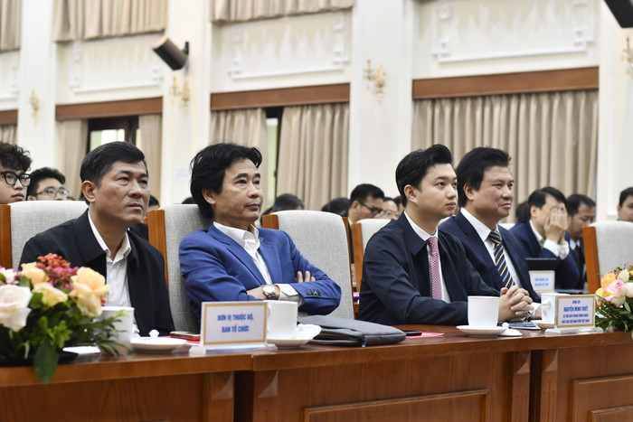 Các đại biểu tham dự Chương trình Gặp mặt, tuyên dương học sinh đoạt giải Olympic và Hội thi Khoa học kỹ thuật quốc tế năm 2022. (Ảnh: Mai Huệ).