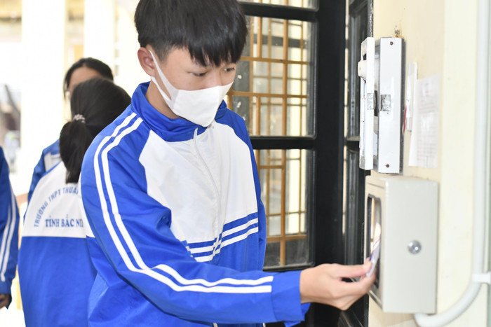 Tính năng điểm danh giúp nhà trường, phụ huynh tăng cường quản lý, giáo dục học sinh. (Ảnh: Mai Huệ). Tính năng điểm danh giúp nhà trường, phụ huynh tăng cường quản lý, giáo dục học sinh. (Ảnh: Mai Huệ).