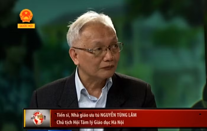 Tiến sĩ, Nhà giáo ưu tú Nguyễn Tùng Lâm, Chủ tịch Hội tâm lý Giáo dục Hà Nội. Ảnh của truyền hình Quốc hội.