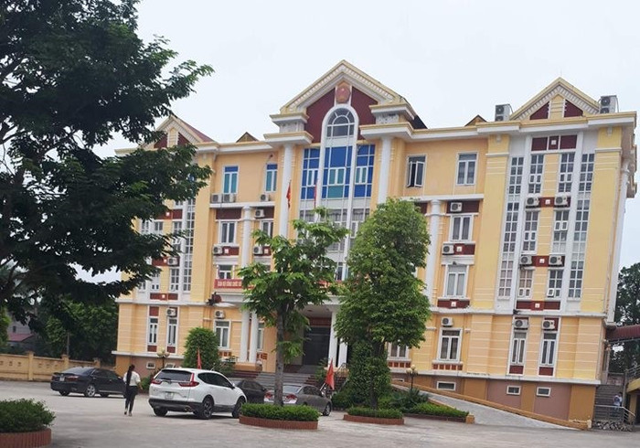 Trụ sở Ủy ban nhân dân huyện Hậu Lộc. Ảnh của QUỐC TOẢN.