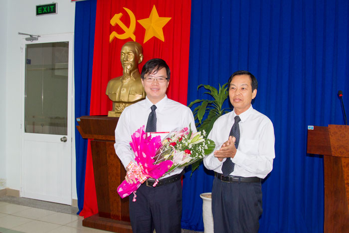 Ông Phạm Tuấn Anh (trái) được trở về chức vụ Phó Tổng Giám đốc Tổng công ty Bảo đảm an toàn Hàng hải miền Nam. Ảnh trên trang Tổng công ty Bảo đảm an toàn Hàng hải miền Nam. Ông Phạm Tuấn Anh (trái) được trở về chức vụ Phó Tổng Giám đốc Tổng công ty Bảo đảm an toàn Hàng hải miền Nam. Ảnh trên trang Tổng công ty Bảo đảm an toàn Hàng hải miền Nam.