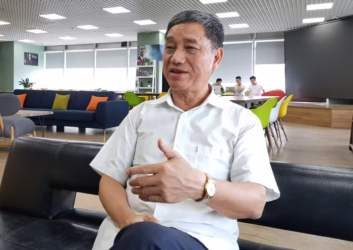 Tiến sĩ Lê Hồng Sơn trong cuộc trao đổi với phóng viên Báo Điện tử Giáo dục Việt Nam. Ảnh: Hữu Chí/giaoduc.net.vn