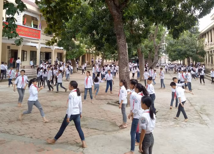 Trường trung học cơ sở Ngư Lộc - nơi thầy Thăng từng công tác. Ảnh của Quốc Toản.