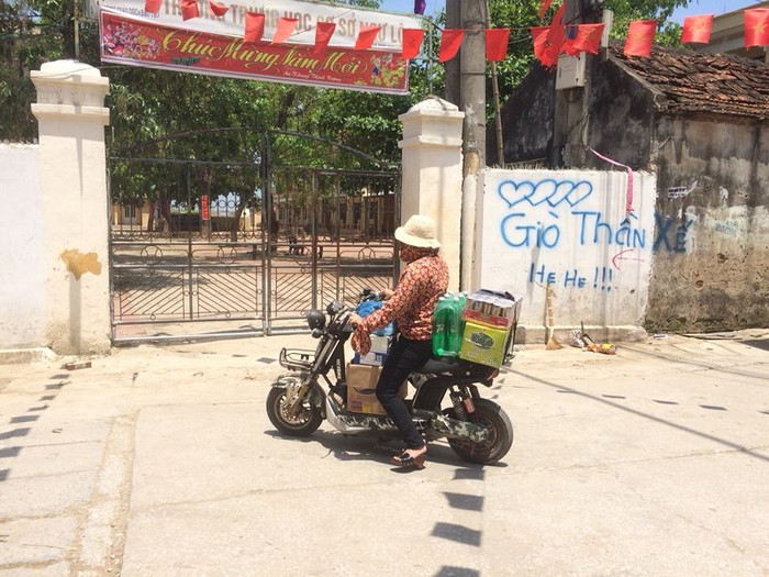 Trường trung học cơ sở Ngư Lộc, nơi thầy L.V.T. từng công tác. Ảnh của Quốc Toản. Trường trung học cơ sở Ngư Lộc, nơi thầy L.V.T. từng công tác. Ảnh của Quốc Toản.