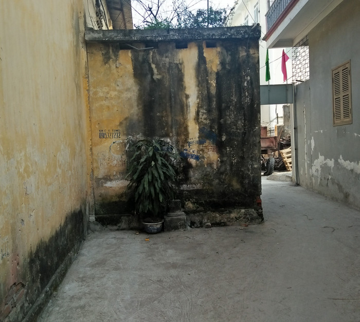 Cũng tại tổ dân phố 12D, phường Thanh Lương, xuất hiện 1 ốt bảo vệ được xây dựng cách đây không lâu, chắn 2/3 đường vào khu phố. Ảnh: Thụy Du. Cũng tại tổ dân phố 12D, phường Thanh Lương, xuất hiện 1 ốt bảo vệ được xây dựng cách đây không lâu, chắn 2/3 đường vào khu phố. Ảnh: Thụy Du.