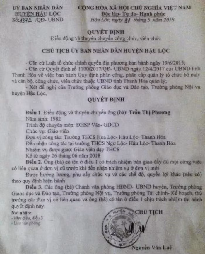 Quyết định điều chuyển cô Phương được ông Nguyễn Văn Luệ ký hôm 31/5/2018. Ảnh của Quốc Toản.