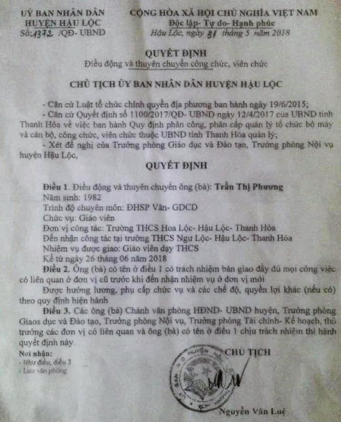 Quyết định điều chuyển cô Phương được ông Nguyễn Văn Luệ ký hôm 31/5/2018. Ảnh của Quốc Toản. Quyết định điều chuyển cô Phương được ông Nguyễn Văn Luệ ký hôm 31/5/2018. Ảnh của Quốc Toản.