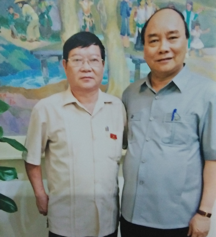Ông Lê Như Tiến (trái), Thủ tướng Nguyễn Xuân Phúc (phải) chụp ảnh lưu niệm. Ảnh do tác giả cung cấp. Ông Lê Như Tiến (trái), Thủ tướng Nguyễn Xuân Phúc (phải) chụp ảnh lưu niệm. Ảnh do tác giả cung cấp.