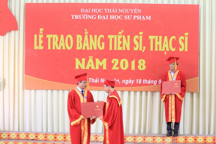 Tiến sĩ Lê Thảo Nguyên, nhận bằng tiến sĩ chuyên ngành Lý luận và lịch sử giáo dục. Tên đề tài luận án: Dạy học theo tiếp cận năng lực trong bồi dưỡng cán bộ quản lý ngành Thông tin và Truyền thông. Ảnh của Xuân Quang. Tiến sĩ Lê Thảo Nguyên, nhận bằng tiến sĩ chuyên ngành Lý luận và lịch sử giáo dục. Tên đề tài luận án: Dạy học theo tiếp cận năng lực trong bồi dưỡng cán bộ quản lý ngành Thông tin và Truyền thông. Ảnh của Xuân Quang.