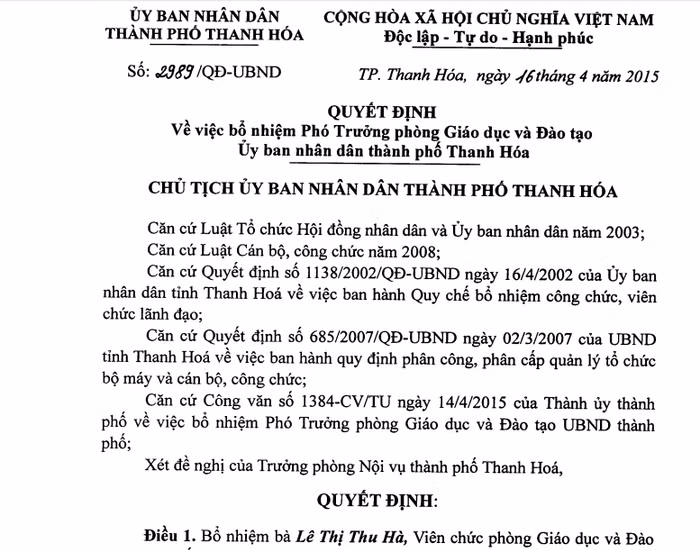 Quyết định bổ nhiệm bà Lê Thị Thu Hà viên chức phòng Giáo dục và Đào tạo giữ vị trí Phó trưởng phòng Giáo dục và Đào tạo thành phố Thanh Hóa. Ảnh của THANH MINH.
