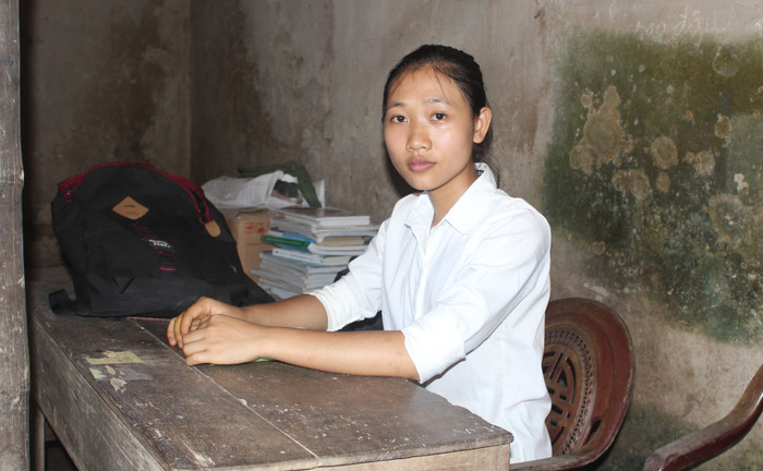 Em Nguyễn Thị Hoa vừa đỗ trường Đại học Hà Nội vói số điểm 23,75. Ảnh của Thảo Nguyên.