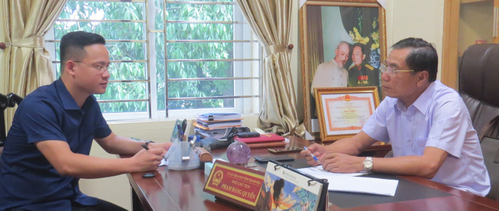 Ông Phạm Đăng Quyền, Phó Chủ tịch Ủy ban nhân dân tỉnh Thanh Hóa (phải). Ảnh của VĂN THIỆN. Ông Phạm Đăng Quyền, Phó Chủ tịch Ủy ban nhân dân tỉnh Thanh Hóa (phải). Ảnh của VĂN THIỆN.