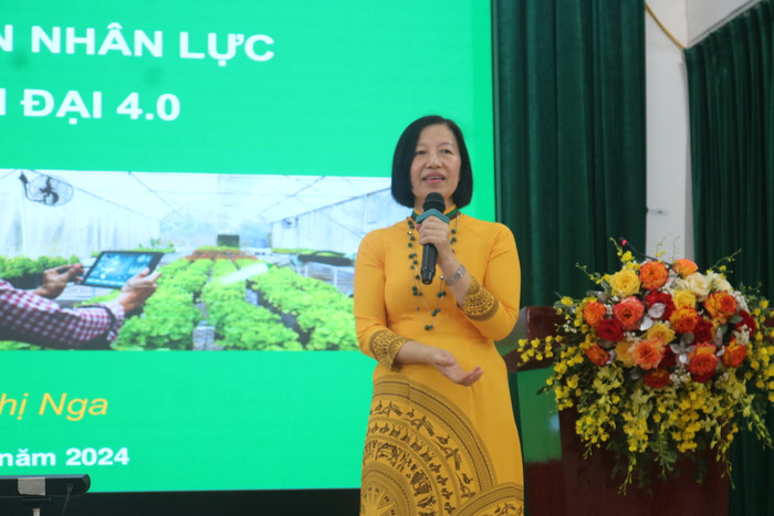 Phó Giáo sư, Tiến sĩ Bùi Thị Nga – Giảng viên cao cấp, Khoa Du lịch và Ngoại ngữ, Học viện Nông nghiệp Việt Nam chia sẻ tại hội thảo GDVN (7).JPG