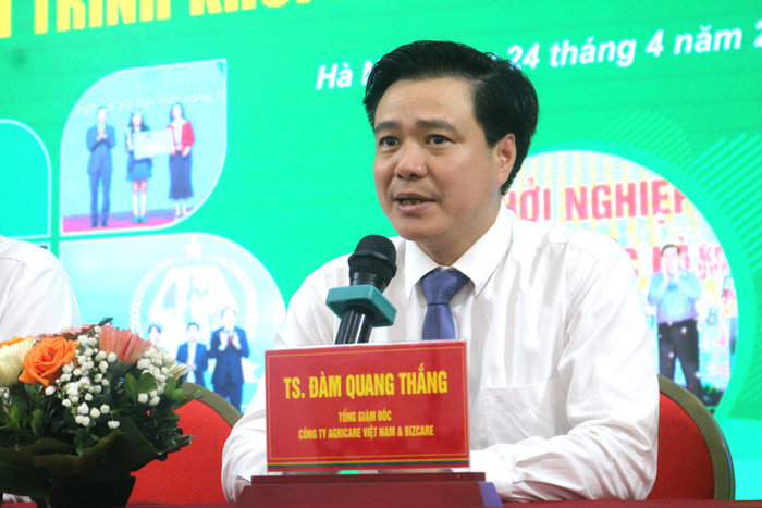 Tiến sĩ Đàm Quang Thắng trả lời câu hỏi của học sinh GDVN (5).JPG