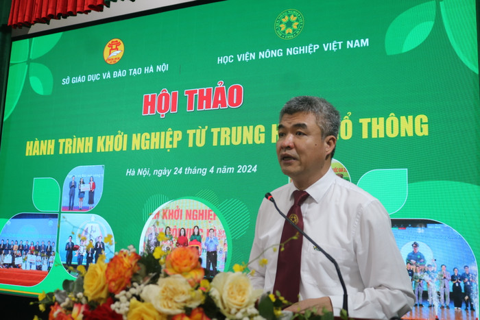 Giáo sư, Tiến sĩ Phạm Văn Cường phát biểu bế mạc hội thảo GDVN (3).JPG