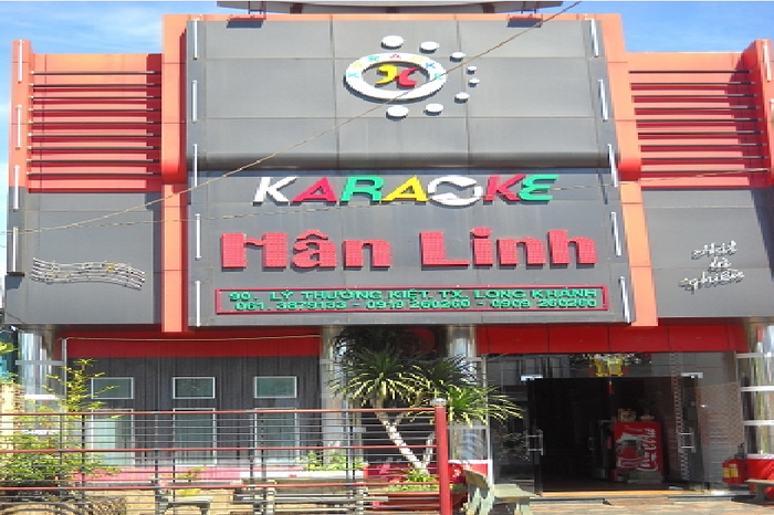 Quán karaoke Hân Linh - thị xã Long Khánh, nơi nhiều nhân chứng tường thuật lại cảnh xô xát giữa ông Tr. và đại úy Vinh Quán karaoke Hân Linh - thị xã Long Khánh, nơi nhiều nhân chứng tường thuật lại cảnh xô xát giữa ông Tr. và đại úy Vinh