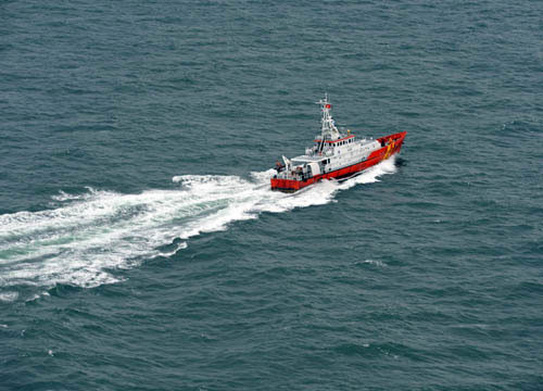 Tàu cứu nạn quần thảo liên tục cả ngày hôm qua để tìm kiếm các thuyền viên mất tích Tàu cứu nạn quần thảo liên tục cả ngày hôm qua để tìm kiếm các thuyền viên mất tích