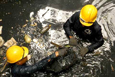 Sở dĩ các sếp có "lương khủng" vì họ ăn chặn trên công sức người lao động Sở dĩ các sếp có "lương khủng" vì họ ăn chặn trên công sức người lao động