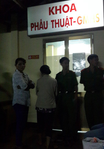 Phòng cấp cứu bệnh viện đa khoa Long Khánh lúc các CSGT bị trúng đạn nhập viện luôn được canh phòng cẩn mật Phòng cấp cứu bệnh viện đa khoa Long Khánh lúc các CSGT bị trúng đạn nhập viện luôn được canh phòng cẩn mật