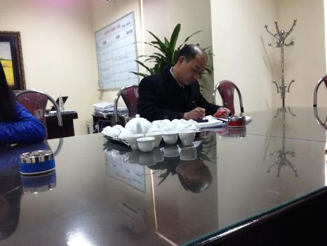 Ông Nguyễn Quốc Hoan - Chủ tịch UBND P. Thanh Trì trong cuộc trao đổi với PV Ông Nguyễn Quốc Hoan - Chủ tịch UBND P. Thanh Trì trong cuộc trao đổi với PV