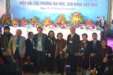 Một số Đại biểu chụp ảnh lưu niệm tại Đại hội