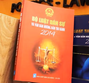 Hình ảnh diễn viên hài Công Lý được đăng trên trang bìa cuốn bộ luật dân sự Hình ảnh diễn viên hài Công Lý được đăng trên trang bìa cuốn bộ luật dân sự