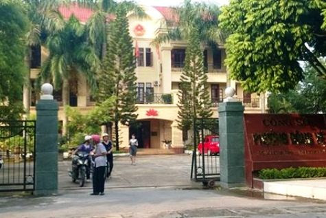 Trụ sở UBND phường Đông Vệ, nơi ông Nguyễn Việt Hùng làm việc Trụ sở UBND phường Đông Vệ, nơi ông Nguyễn Việt Hùng làm việc