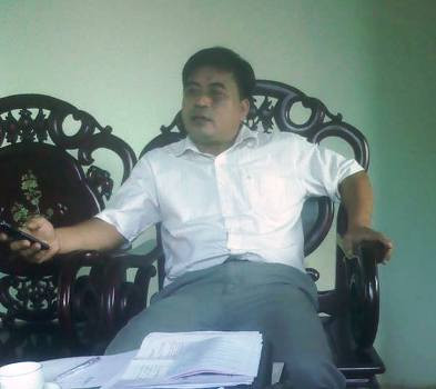 Ông Hà Văn Thi - Chủ tịch xã Xuân Bình trao đổi với phóng viên Ông Hà Văn Thi - Chủ tịch xã Xuân Bình trao đổi với phóng viên