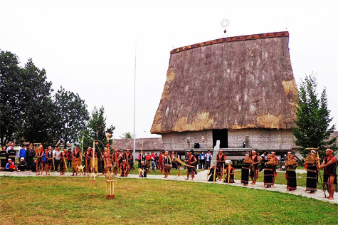 Làng Văn hóa - Du lịch các dân tộc Việt Nam tại Đồng Mô (nguồn ảnh: Internet)