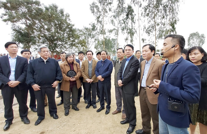 Ông Lê Văn Thành, Bí thư Thành ủy Hải Phòng cùng các nhà khoa học, chuyên gia khảo sát thực địa bãi cọc Cao Quỳ vào ngày 20/12/2019. Ảnh: Lã Tiến. Ông Lê Văn Thành, Bí thư Thành ủy Hải Phòng cùng các nhà khoa học, chuyên gia khảo sát thực địa bãi cọc Cao Quỳ vào ngày 20/12/2019. Ảnh: Lã Tiến.