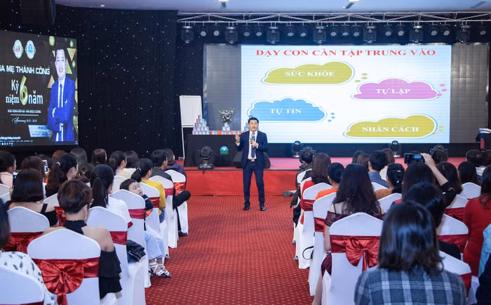 Đào Ngọc Cường nổi tiếng với khóa diễn thuyết về Bí quyết nuôi dạy con thành công.