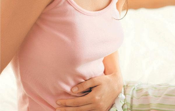 Đầy bụng khiến bạn cảm thấy mệt mỏi, khó chịu (Ảnh minh họa: theo DailyMail). Đầy bụng khiến bạn cảm thấy mệt mỏi, khó chịu (Ảnh minh họa: theo DailyMail).