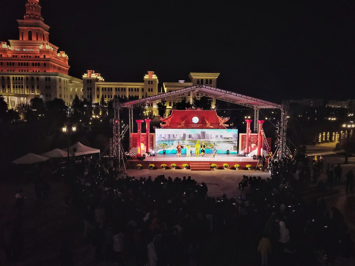 Ngọc Hoàng và các Táo vi hành quên lối về ở “đảo hoa đào” ảnh 8 Ngọc Hoàng và các Táo vi hành quên lối về ở “đảo hoa đào” ảnh 8