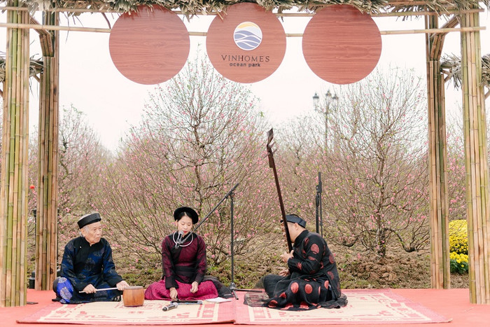 Ngọc Hoàng và các Táo vi hành quên lối về ở “đảo hoa đào” ảnh 11 Ngọc Hoàng và các Táo vi hành quên lối về ở “đảo hoa đào” ảnh 11