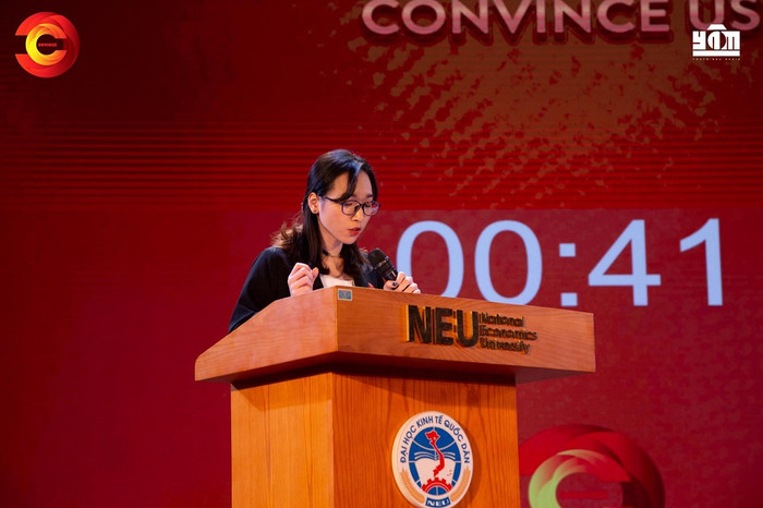 Thí sinh biện luận về quan điểm của mình.