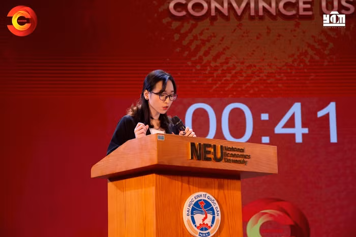 Thí sinh biện luận về quan điểm của mình.