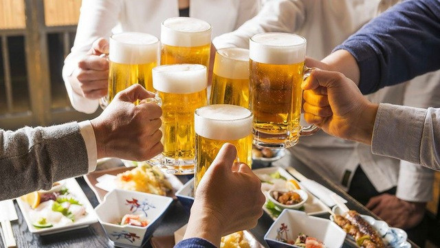 Rượu bia quá đà vào ngày Tết và những hệ lụy Rượu bia quá đà vào ngày Tết và những hệ lụy