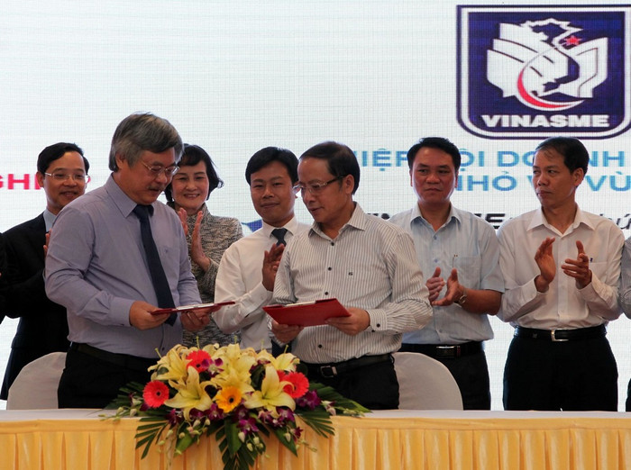 Lễ ký kết hợp tác giữa Tổng cục Giáo dục nghề nghiệp với Hiệp hội Doanh nghiệp nhỏ và vừa; Hiệp hội các nhà bán lẻ Việt Nam; Tập đoàn Mường Thanh; Hiệp hội Du lịch Việt Nam. Ảnh: Bộ Lao Động - Thương binh và Xã hội. Lễ ký kết hợp tác giữa Tổng cục Giáo dục nghề nghiệp với Hiệp hội Doanh nghiệp nhỏ và vừa; Hiệp hội các nhà bán lẻ Việt Nam; Tập đoàn Mường Thanh; Hiệp hội Du lịch Việt Nam. Ảnh: Bộ Lao Động - Thương binh và Xã hội.