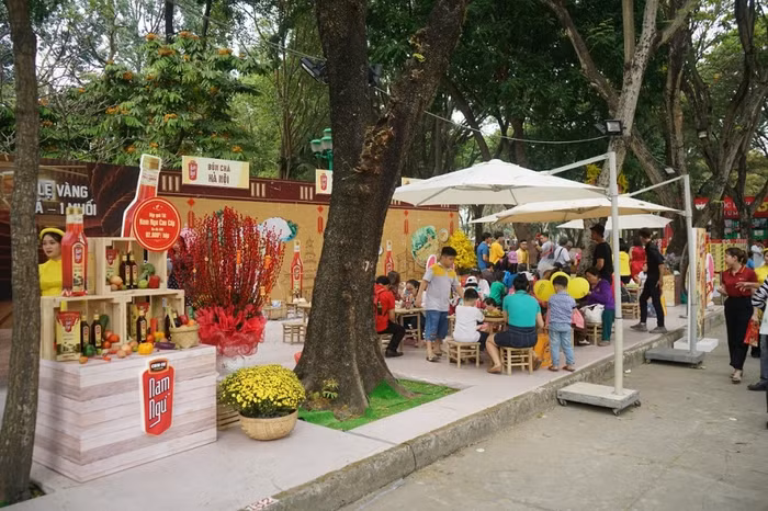 Lượt khách tham gia đông đảo ngay từ ngày đầu.