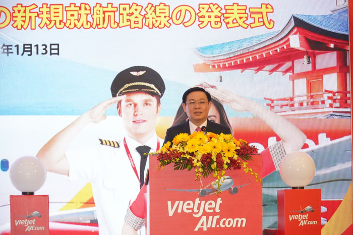 Uỷ viên Bộ Chính trị, Phó Thủ tướng Chính phủ Vương Đình Huệ chúc mừng Vietjet công bố các đường bay mới tới Nhật Bản. Uỷ viên Bộ Chính trị, Phó Thủ tướng Chính phủ Vương Đình Huệ chúc mừng Vietjet công bố các đường bay mới tới Nhật Bản.