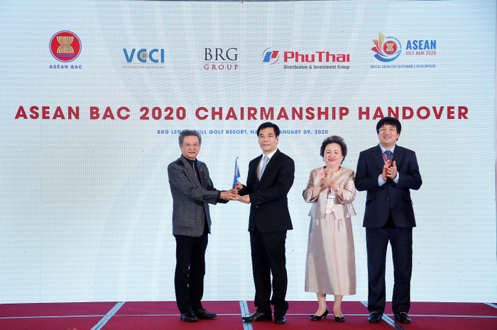 Lễ chuyển giao chức Chủ tịch ASEAN BAC từ Thái Lan sang Việt Nam. Lễ chuyển giao chức Chủ tịch ASEAN BAC từ Thái Lan sang Việt Nam.