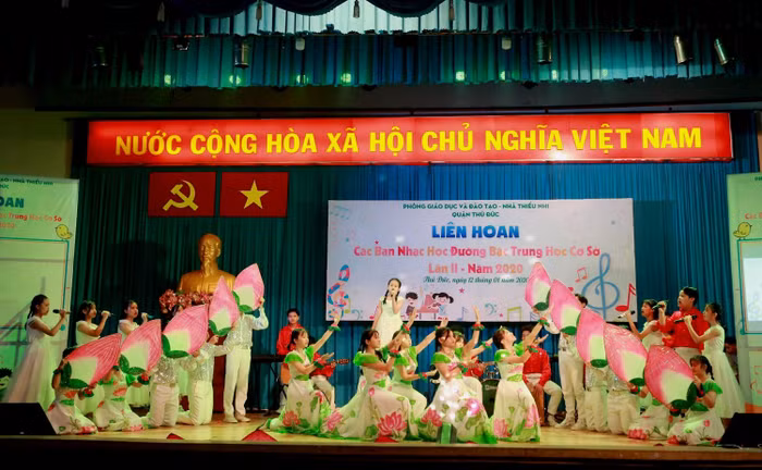 Nhóm nhạc của trường trung học cơ sở Trường Thọ. Ảnh: Cẩm Vân.