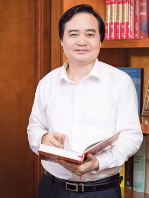 Giáo sư Phùng Xuân Nhạ, Bộ trưởng Bộ Giáo dục và Đào tạo.