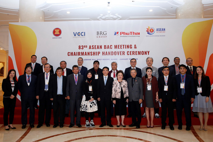 Đại biểu ASEAN BAC chụp ảnh lưu niệm sau buổi họp. Đại biểu ASEAN BAC chụp ảnh lưu niệm sau buổi họp.