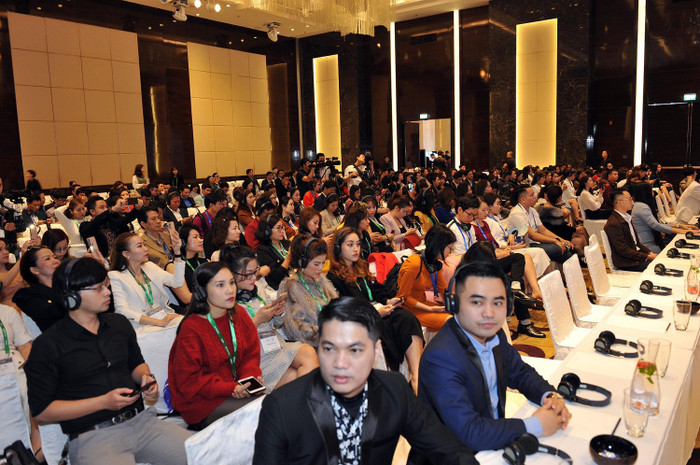 Gần 1000 người hành nghề trong lĩnh vực thẩm mỹ tại Việt Nam tham dự hội nghị. Gần 1000 người hành nghề trong lĩnh vực thẩm mỹ tại Việt Nam tham dự hội nghị.