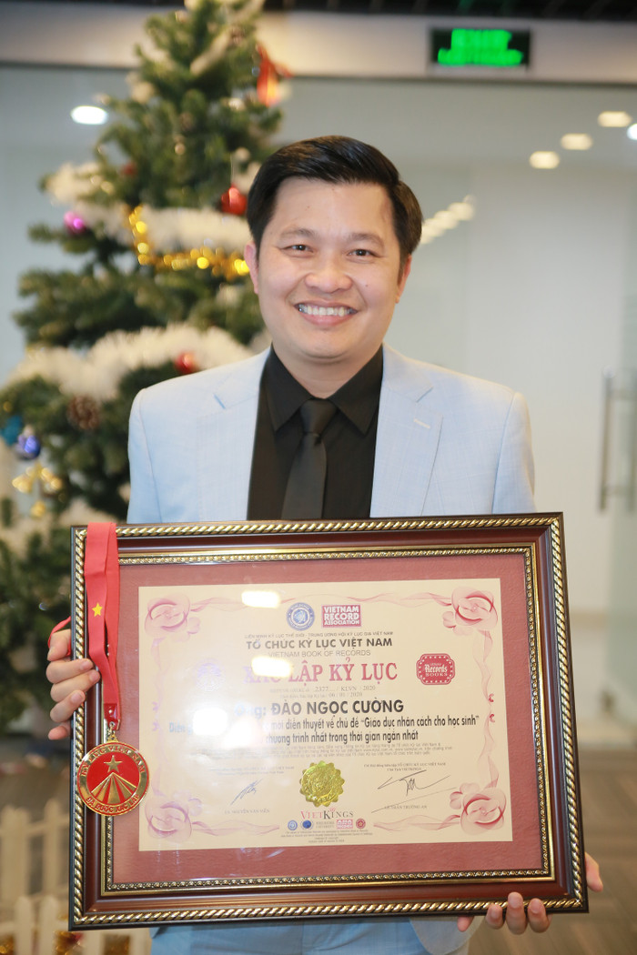 Kỷ lục Diễn giả được mời nhiều nhất tại các trường được Trung ương hội kỷ lục và Tổ chức Kỷ lục Việt Nam xác nhận. Kỷ lục Diễn giả được mời nhiều nhất tại các trường được Trung ương hội kỷ lục và Tổ chức Kỷ lục Việt Nam xác nhận.