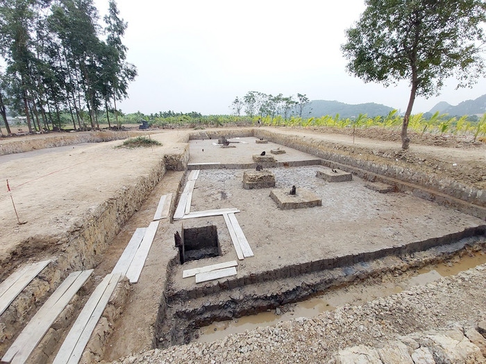 Thực địa bãi cọc Cao Quỳ (xã Liên Khê, huyện Thủy Nguyên, Hải Phòng). Ảnh: Lã Tiến Thực địa bãi cọc Cao Quỳ (xã Liên Khê, huyện Thủy Nguyên, Hải Phòng). Ảnh: Lã Tiến