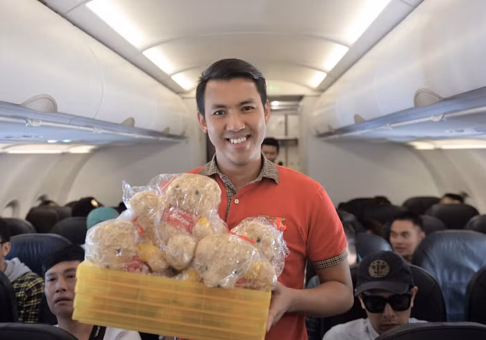 Hành khách trên các chuyến bay khai trương cũng bất ngờ nhận được các phần quà xinh xắn từ Vietjet.