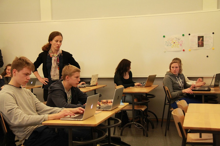 Các trường phổ thông ở Phần Lan thường bắt đầu giờ học lúc 9h và kết thúc vào lúc 14h45 (Ảnh: Sông Hồng). Các trường phổ thông ở Phần Lan thường bắt đầu giờ học lúc 9h và kết thúc vào lúc 14h45 (Ảnh: Sông Hồng).